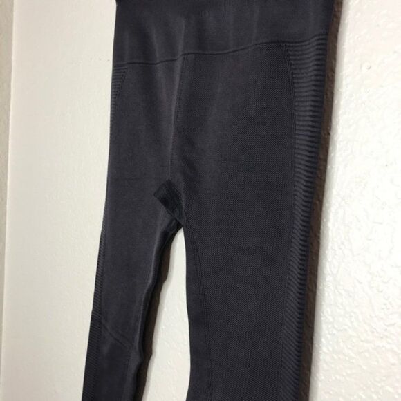 Electric Yoga Seamless Leggings Eggplant M/L - Picture 6 of 12